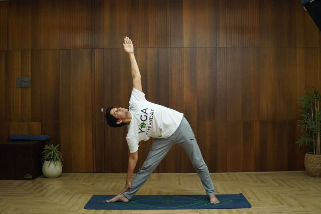 Women & Weight Loss: Daily Yoga for a Healthier Lifestyle 3 Trikonasana for women