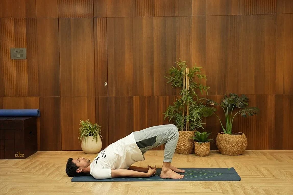 Elevated Glute Bridge: Benefits, Form & Muscles Worked