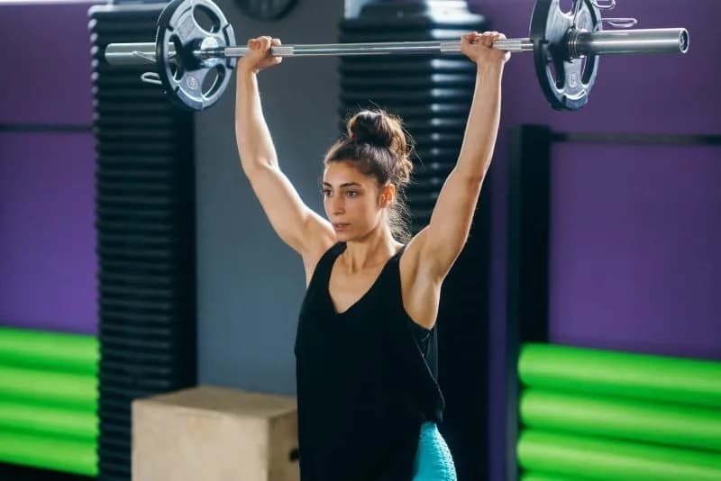 Practice overhead press to know how many reps to build muscle