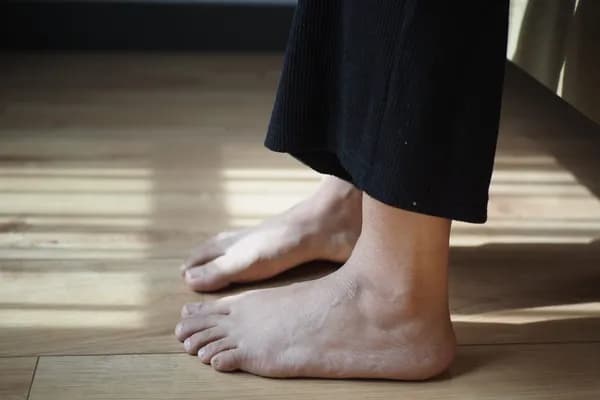 Yoga for Flat Feet: Build Arch Strength, Improve Ankle Stability and Walk Comfortably