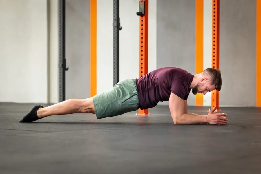 How to Do a Plank Properly: Step-by-Step Guide for Beginners
