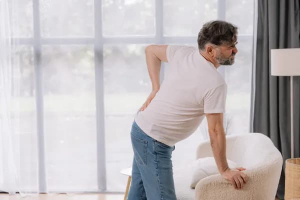 साइटिका पेन की एक्सरसाइज: Sciatic Nerve Pain और Circulation के लिए Best Yoga