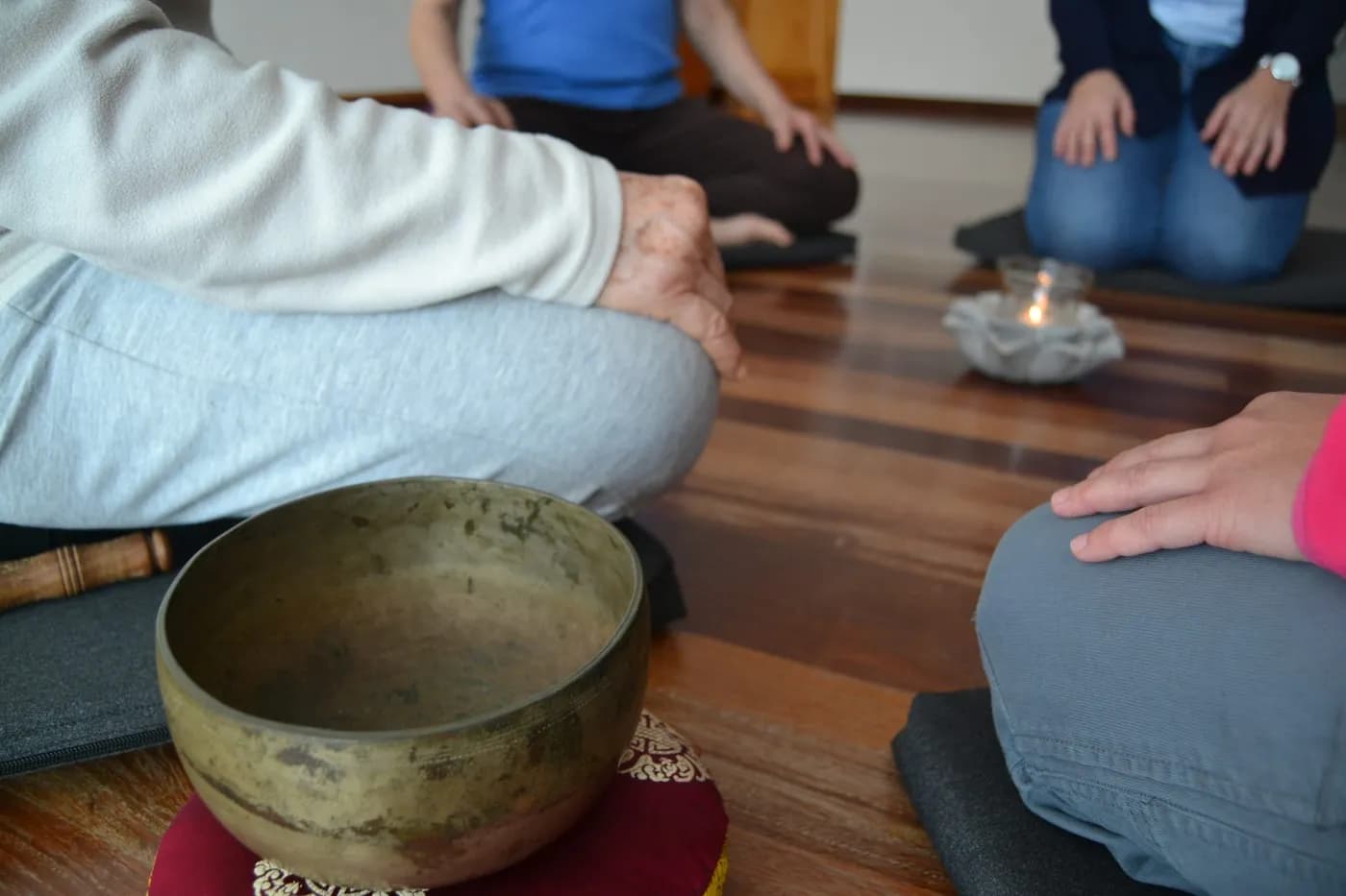 घर पर मेडिटेशन कैसे करें — पूरी शुरुआती गाइड