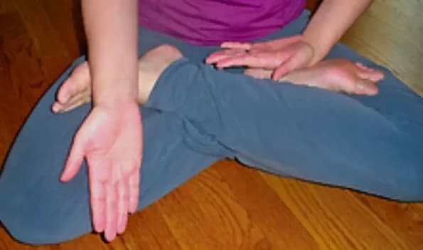 how to do Varada Mudra