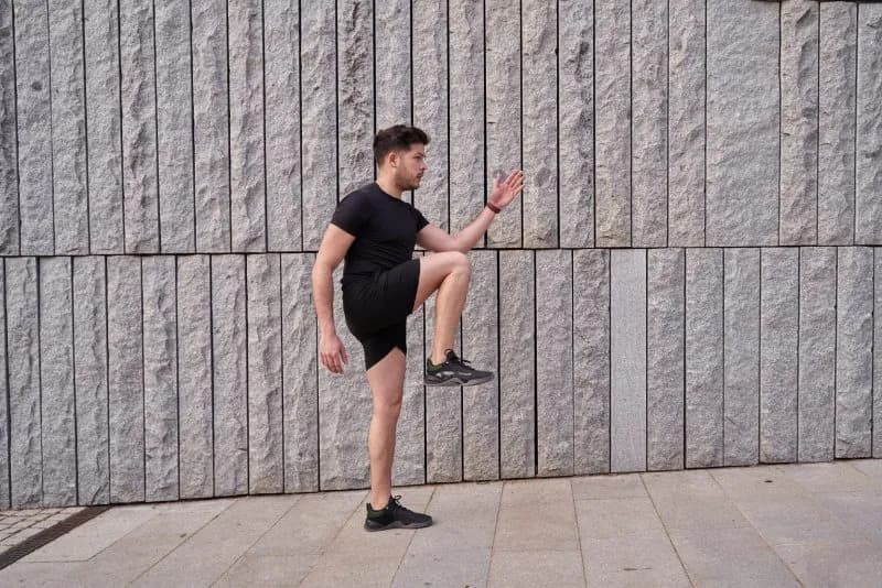 man-exercising-outdoors-performing-high-knee-exerc-2026-01-09-12-27-21-utc.jpg