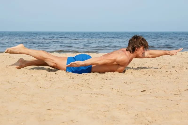 muscular-man-during-his-workout-on-the-beach-2026-03-09-08-59-08-utc.jpg