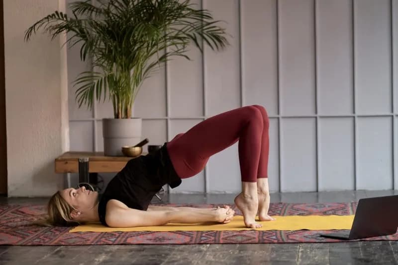 online training fit young woman excersising at ho 2026 01 08 05 44 12 utc