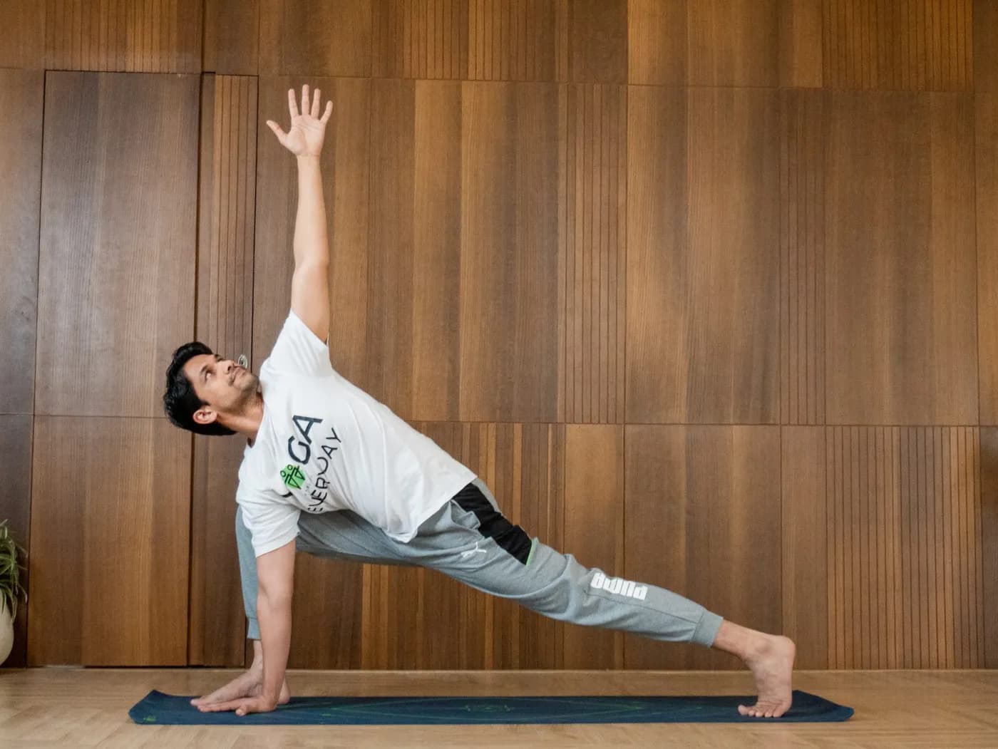 Parsvakonasana (Side Angle Pose)