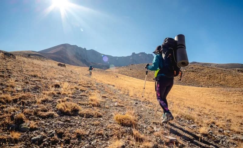 tourist-ascending-path-to-erdzhiyas-volcano-2026-07-25-03-43-21-utc.jpg