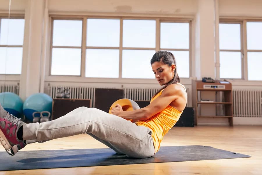 Russian Twists Exercises: 6 Variations to Sculpt Obliques and Build Rotational Core